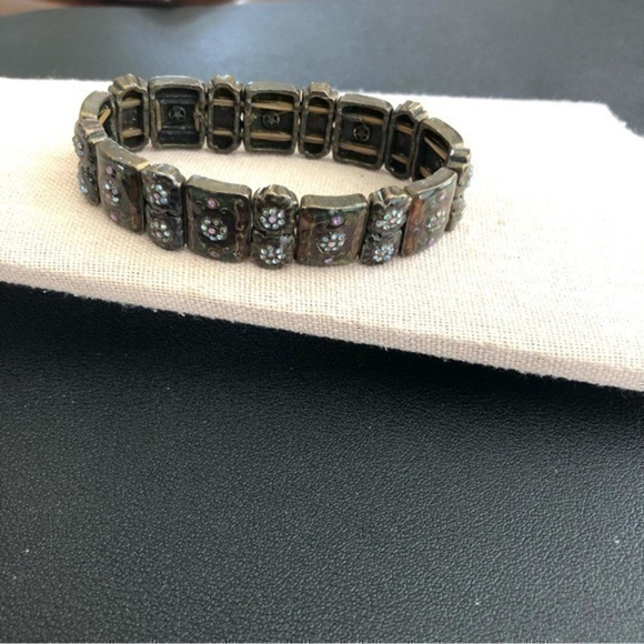 Vintage Flower Design Stretchy Bracelet - Picture 1 of 4